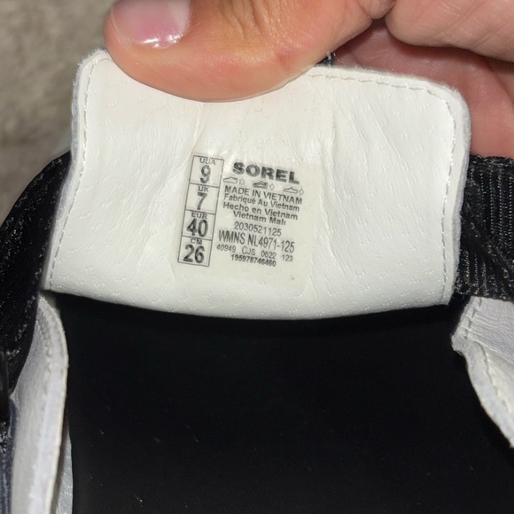 Sorel White and Black Slip-On‎ Shoes - Picture 5 of 6